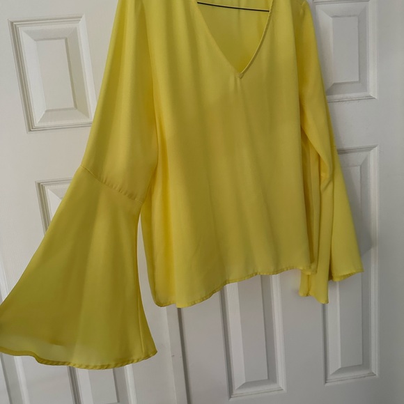 Collective Concepts polyester top. Size L - Picture 2 of 3